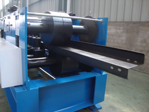 Z Purlin pain formant la machine